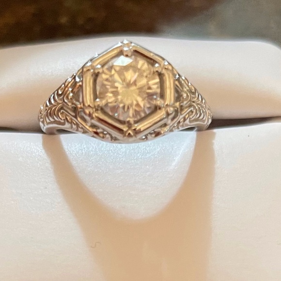 Moissanite Fire 1.00CT Round Platineve Ring Size 6 - Picture 2 of 2